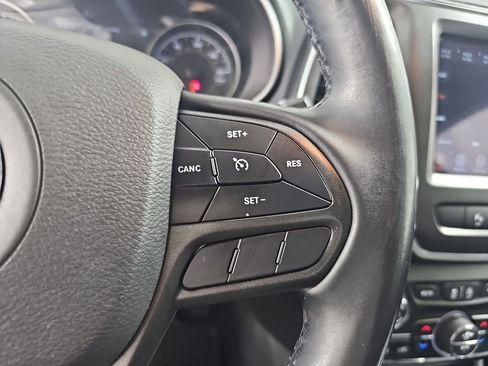 Used 2019 Jeep Cherokee Trailhawk w/ Cold Weather Group AWD/4WD image 22