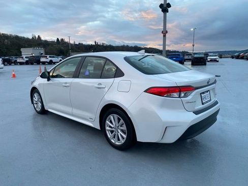 Certified 2023 Toyota Corolla LE image 6