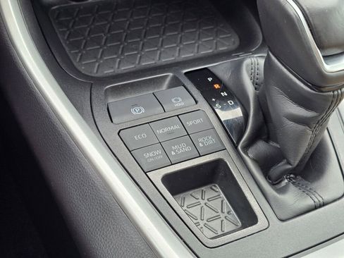 Certified 2025 Toyota RAV4 XLE Premium image 32