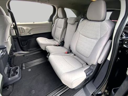 Certified 2024 Toyota Sienna LE FWD image 20
