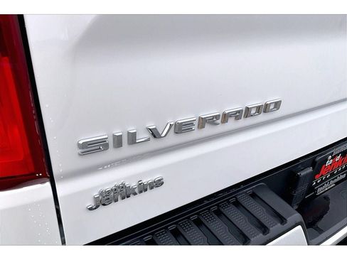 Used 2022 Chevrolet Silverado 1500 High Country w/ Technology Package AWD/4WD image 32