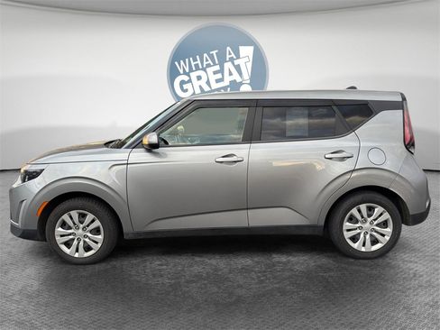 Used 2023 Kia Soul LX image 7