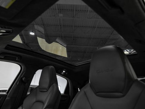 Used 2020 Porsche Cayenne Turbo image 8