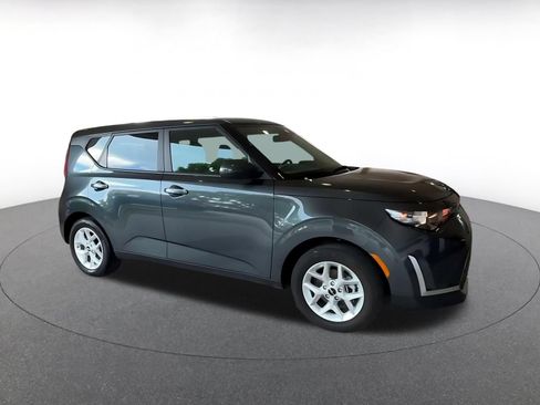 Used 2025 Kia Soul LX w/ LX Technology Package FWD image 2