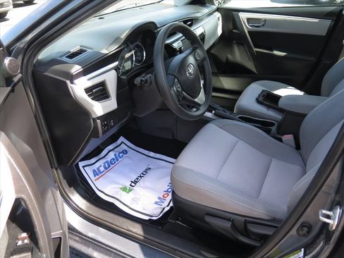Used 2015 Toyota Corolla LE FWD image 9