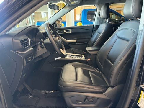 Used 2023 Ford Explorer XLT w/ Equipment Group 202A AWD/4WD image 23