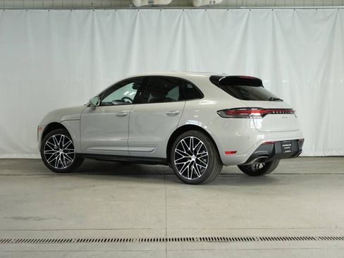 Certified 2025 Porsche Macan image 3
