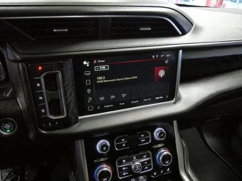 Used 2022 GMC Yukon Denali w/ Denali Premium Package image 22