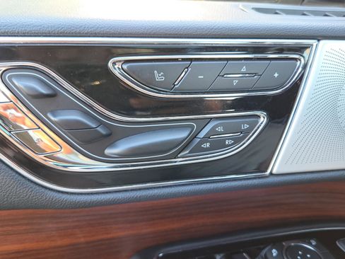 Used 2019 Lincoln Navigator Reserve AWD/4WD image 28