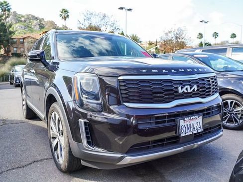 Certified 2022 Kia Telluride S image 2