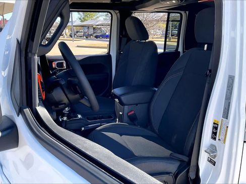 Certified 2024 Jeep Gladiator Sport image 8