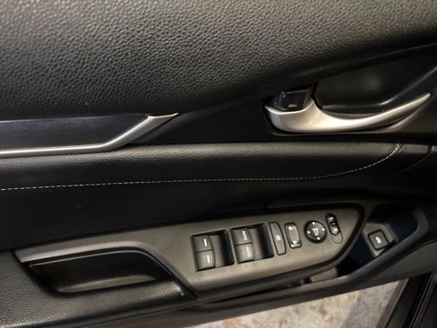 Used 2018 Honda Civic EX-L image 12
