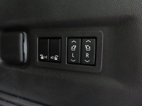 Used 2024 GMC Yukon XL Denali w/ Advanced Technology Package image 44