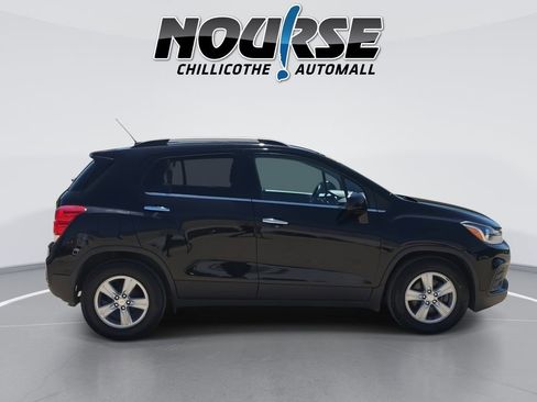 Used 2020 Chevrolet Trax LT w/ LT Convenience Package FWD image 9