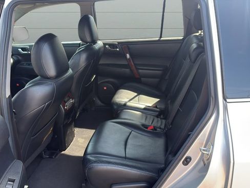 Used 2011 Toyota Highlander Limited w/ Tow Pkg AWD/4WD image 18