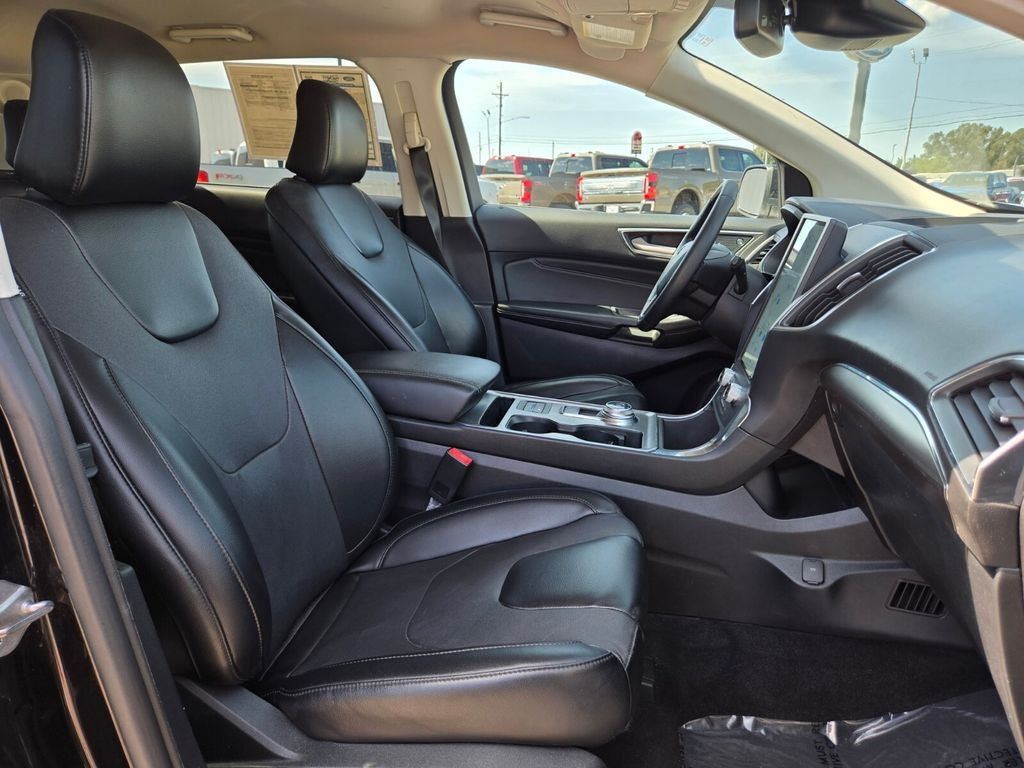 Used 2022 Ford Edge Titanium w/ Equipment Group 301A AWD/4WD image 19