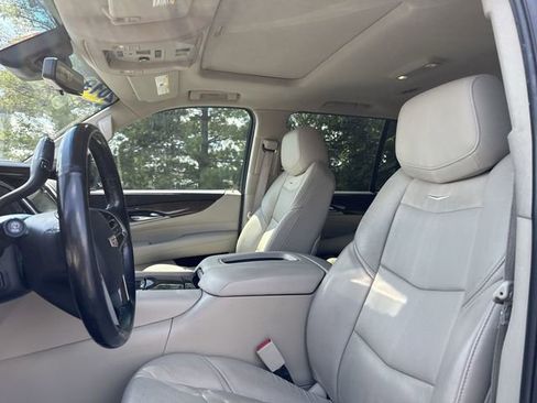 Used 2019 Cadillac Escalade Luxury AWD/4WD image 12