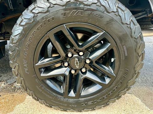 Used 2019 Chevrolet Silverado 1500 LT Trail Boss AWD/4WD image 36
