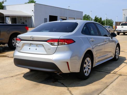Used 2025 Toyota Corolla LE FWD image 4