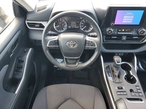 Used 2024 Toyota Highlander LE image 7