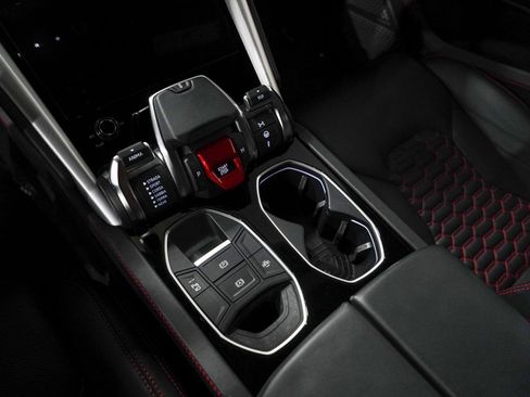 Used 2020 Lamborghini Urus image 24