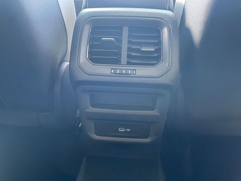 Used 2025 Volkswagen Taos SE image 22