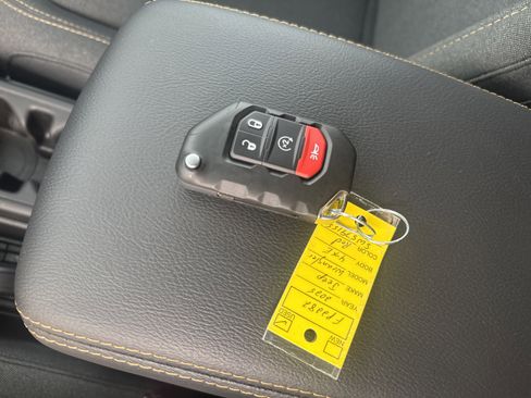 Used 2025 Jeep Wrangler Unlimited Sahara w/ Safety Group image 29