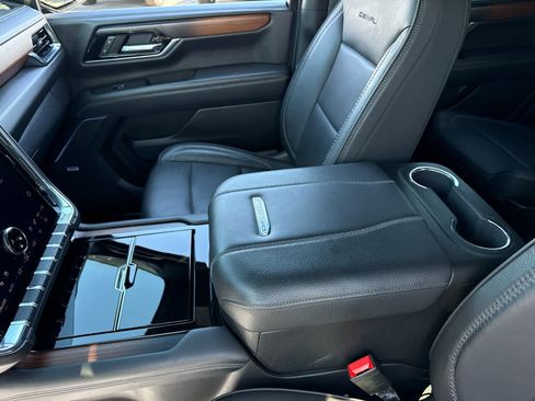 Certified 2025 GMC Yukon Denali AWD/4WD image 20