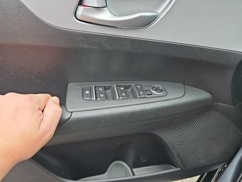 Used 2023 Kia Forte LXS image 9