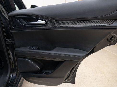 Used 2023 Alfa Romeo Stelvio Quadrifoglio image 33