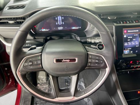 Used 2023 Jeep Grand Cherokee Altitude AWD/4WD image 11