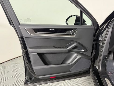 Certified 2026 Porsche Cayenne S AWD/4WD image 19