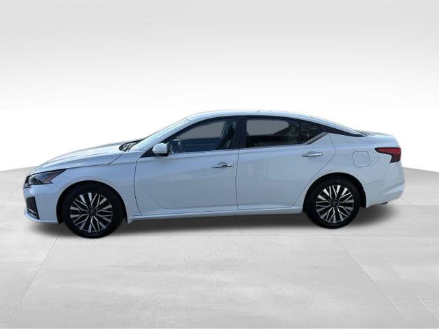 Used 2023 Nissan Altima 2.5 SV FWD image 12