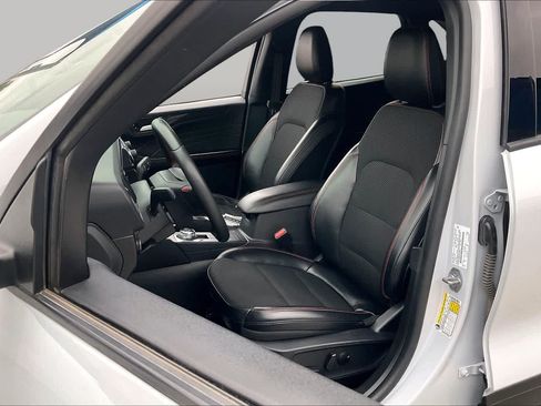 Used 2025 Ford Escape ST-Line FWD image 9