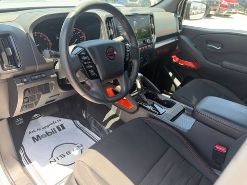 Certified 2025 Nissan Frontier Pro-X RWD image 8