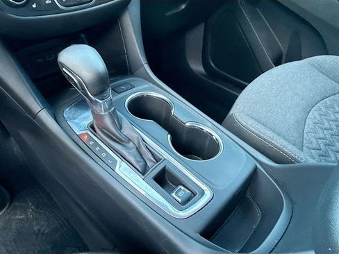 Used 2022 Chevrolet Equinox LT w/ Driver Convenience Package image 17