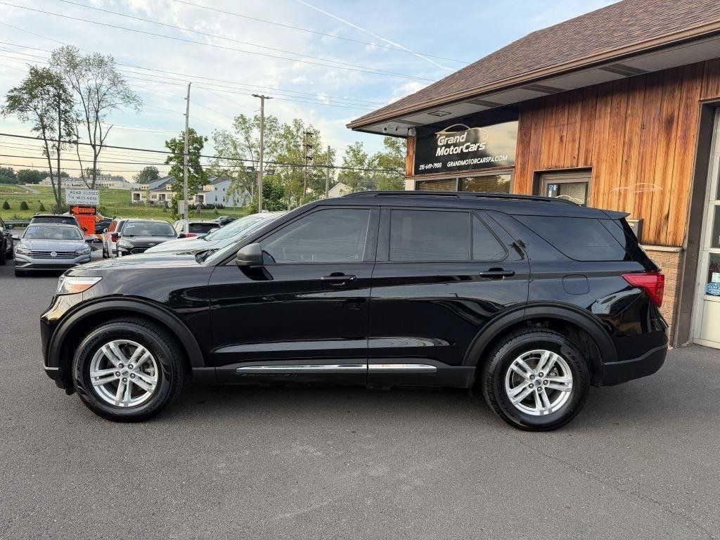 Used 2020 Ford Explorer XLT w/ Equipment Group 202A AWD/4WD image 2