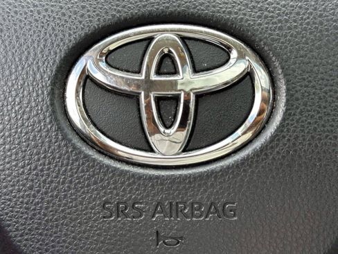 Used 2020 Toyota Highlander XLE AWD/4WD image 26