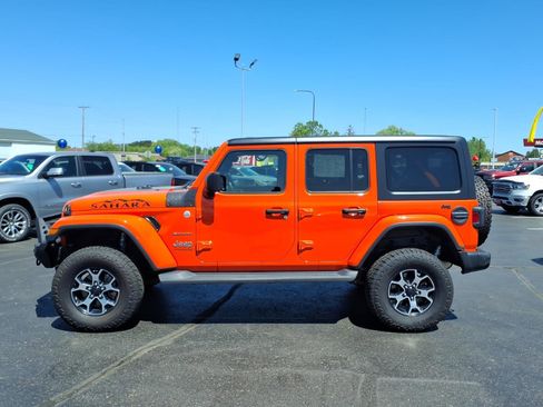 Used 2018 Jeep Wrangler Unlimited Sahara AWD/4WD image 7