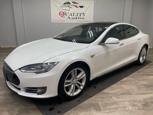 Used 2015 Tesla Model S 70 image 4