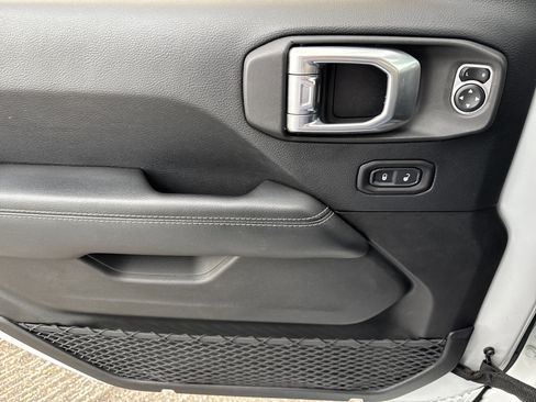 Certified 2018 Jeep Wrangler Unlimited Sahara image 9