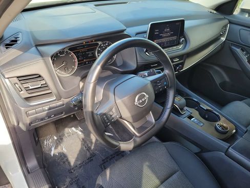 Used 2025 Nissan Rogue SV AWD/4WD image 24