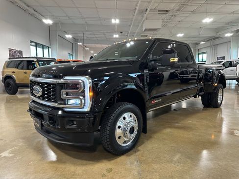 Used 2026 Ford F450 Platinum w/ FX4 Off-Road Package AWD/4WD image 3
