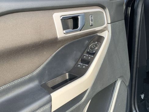 Used 2020 Ford Explorer XLT image 13