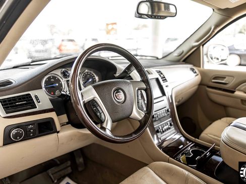 Used 2010 Cadillac Escalade EXT Luxury image 18