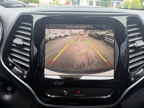 Used 2019 Jeep Cherokee Limited AWD/4WD image 17