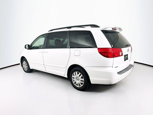 Used 2009 Toyota Sienna LE image 5