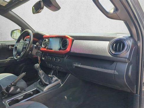 Used 2020 Toyota Tacoma TRD Off-Road w/ Technology Package AWD/4WD image 26