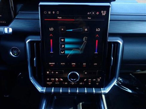 Used 2025 GMC Acadia Elevation FWD image 19