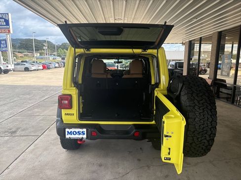 Used 2022 Jeep Wrangler Unlimited Rubicon w/ Steel Bumper Group image 27